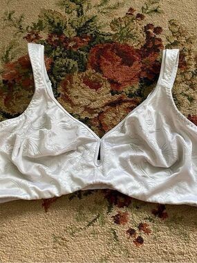 Curvation light gray vintage floral brassiere